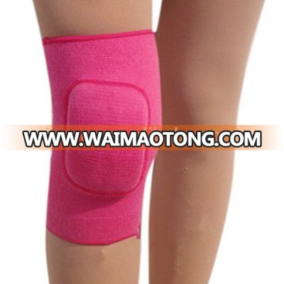 Protective knee sleeves with sponge