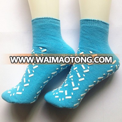 Cheap polyester anti-slip disposable hospital socks for Europe